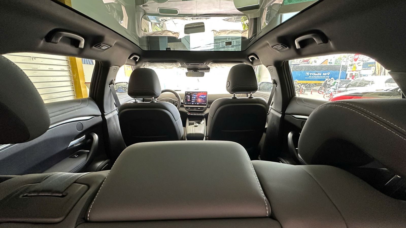 ngoai-that-vf-7-plus