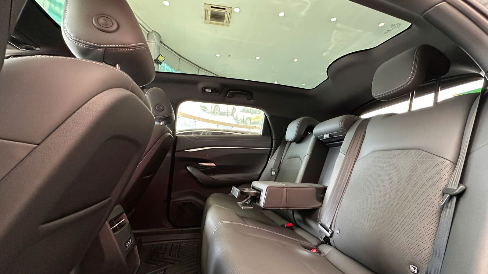 ngoai-that-vf-7-plus