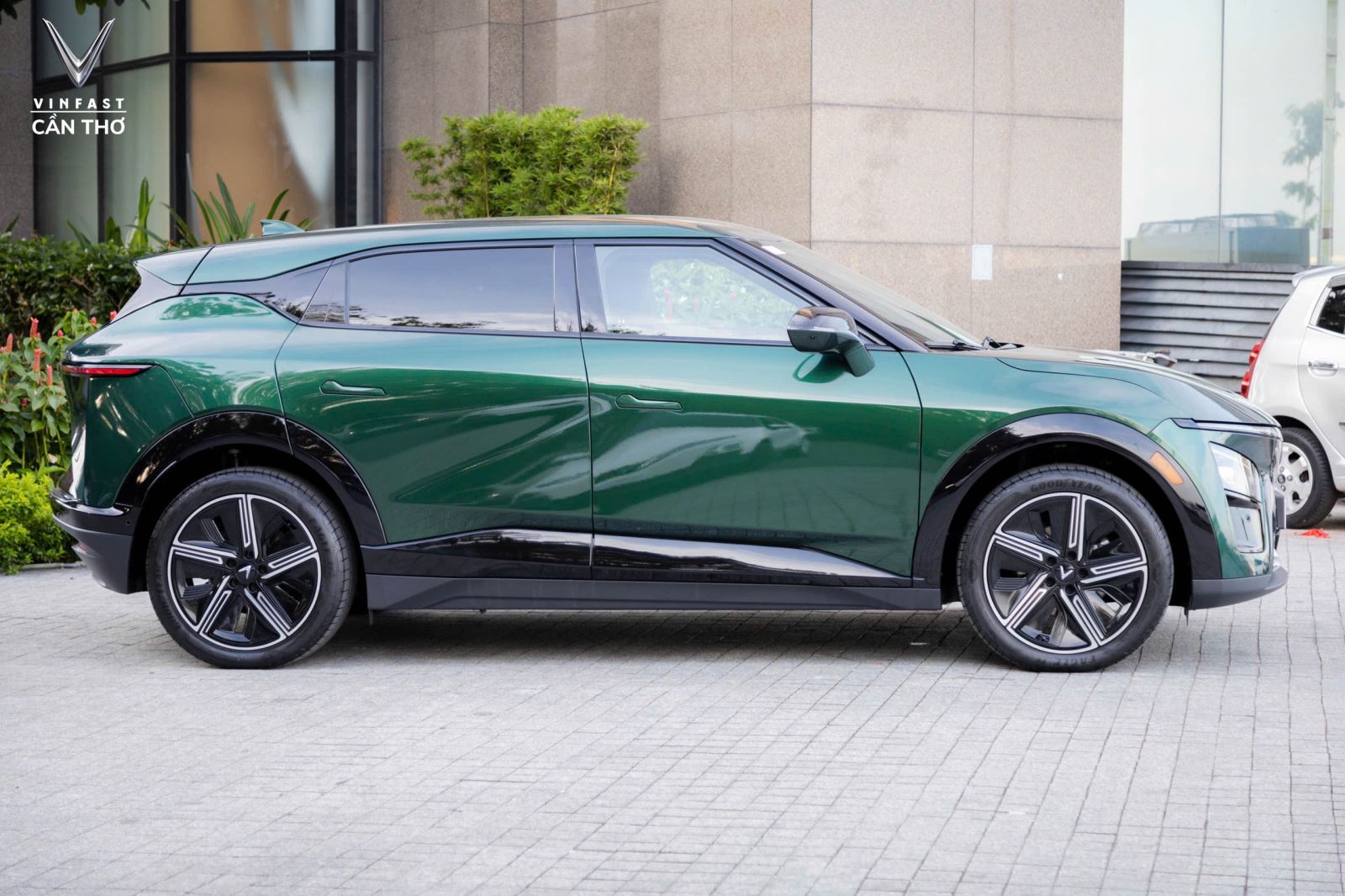 ngoai-that-vf7-plus-xanh-la