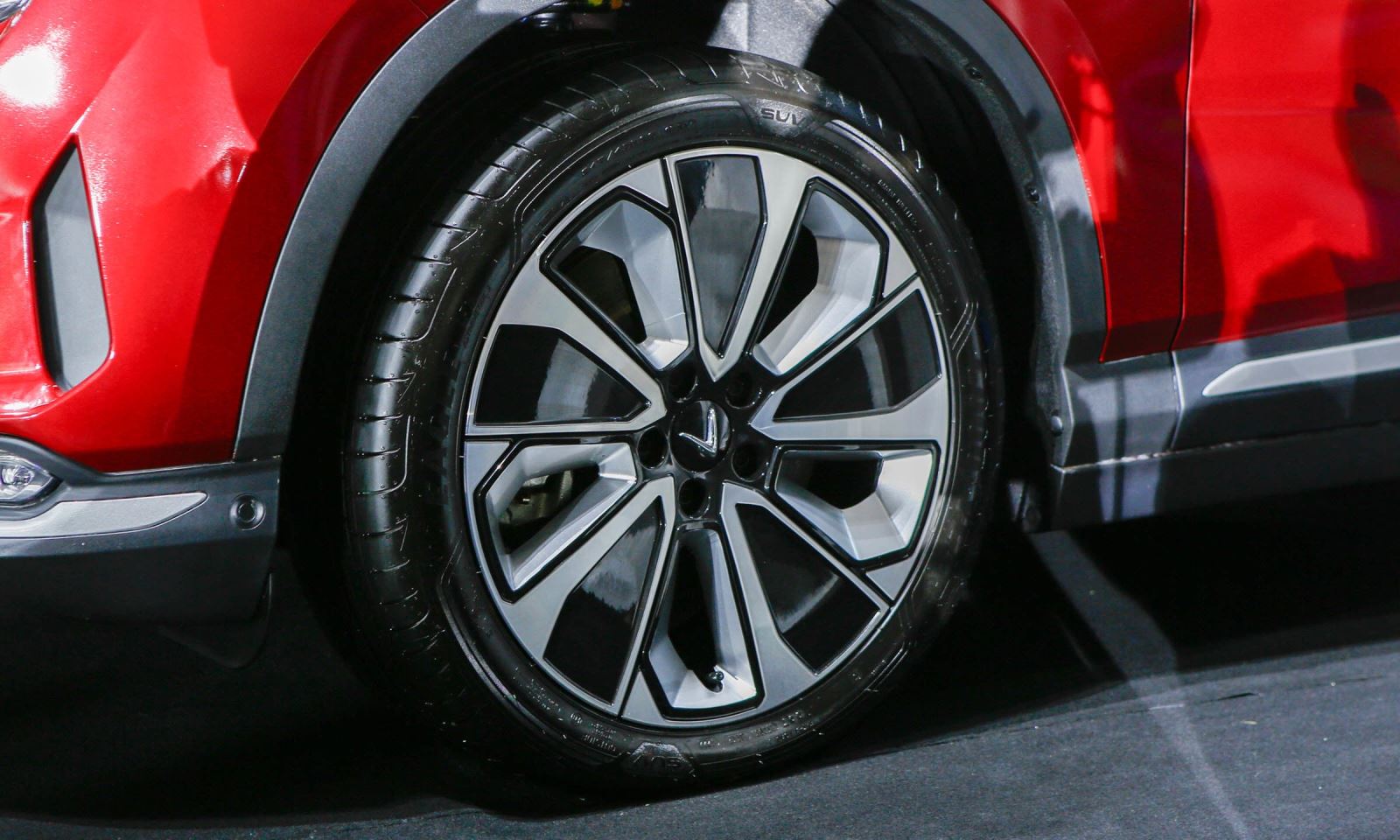 vinfast-8-lux-plus-2024